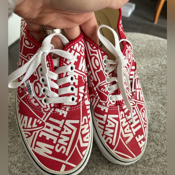 VANS - Picture 1 of 8